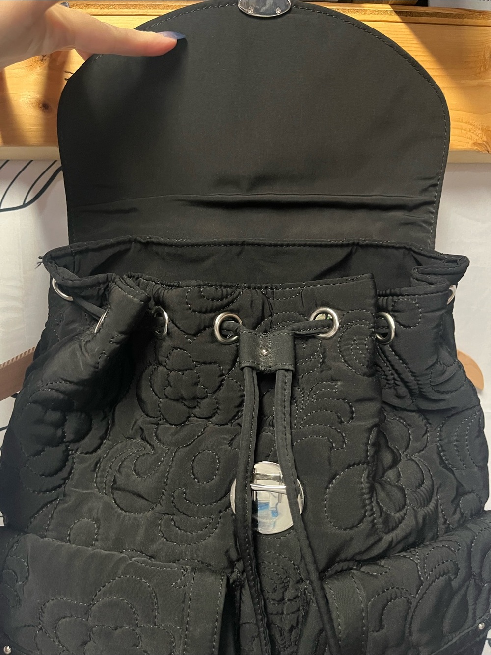 Vera Bradley Classic Clasp Quilted Floral Drawstring Backpack - NEVER USED! - Picture 5 of 9